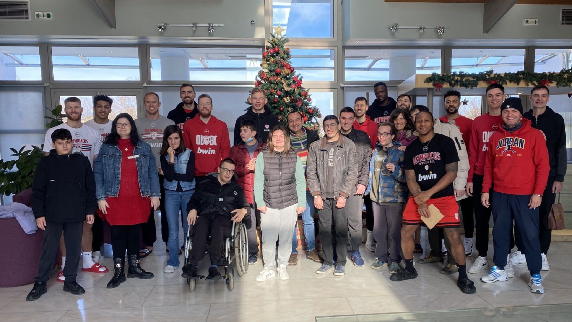 Μαθητές του Ε.Ε.Ε.ΕΚ Τρικάλων επισκέφθηκαν τους "ερυθρόλευκους"