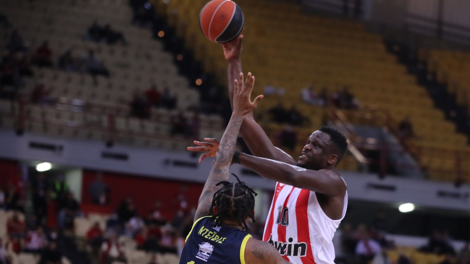 Άνετη νίκη επί του Λαυρίου