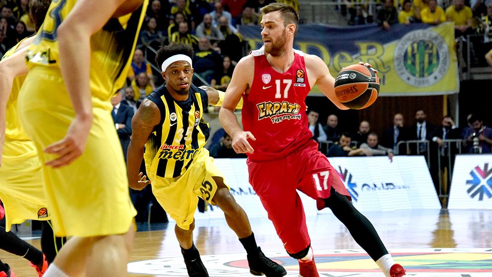 Λύγισε στο τέλος