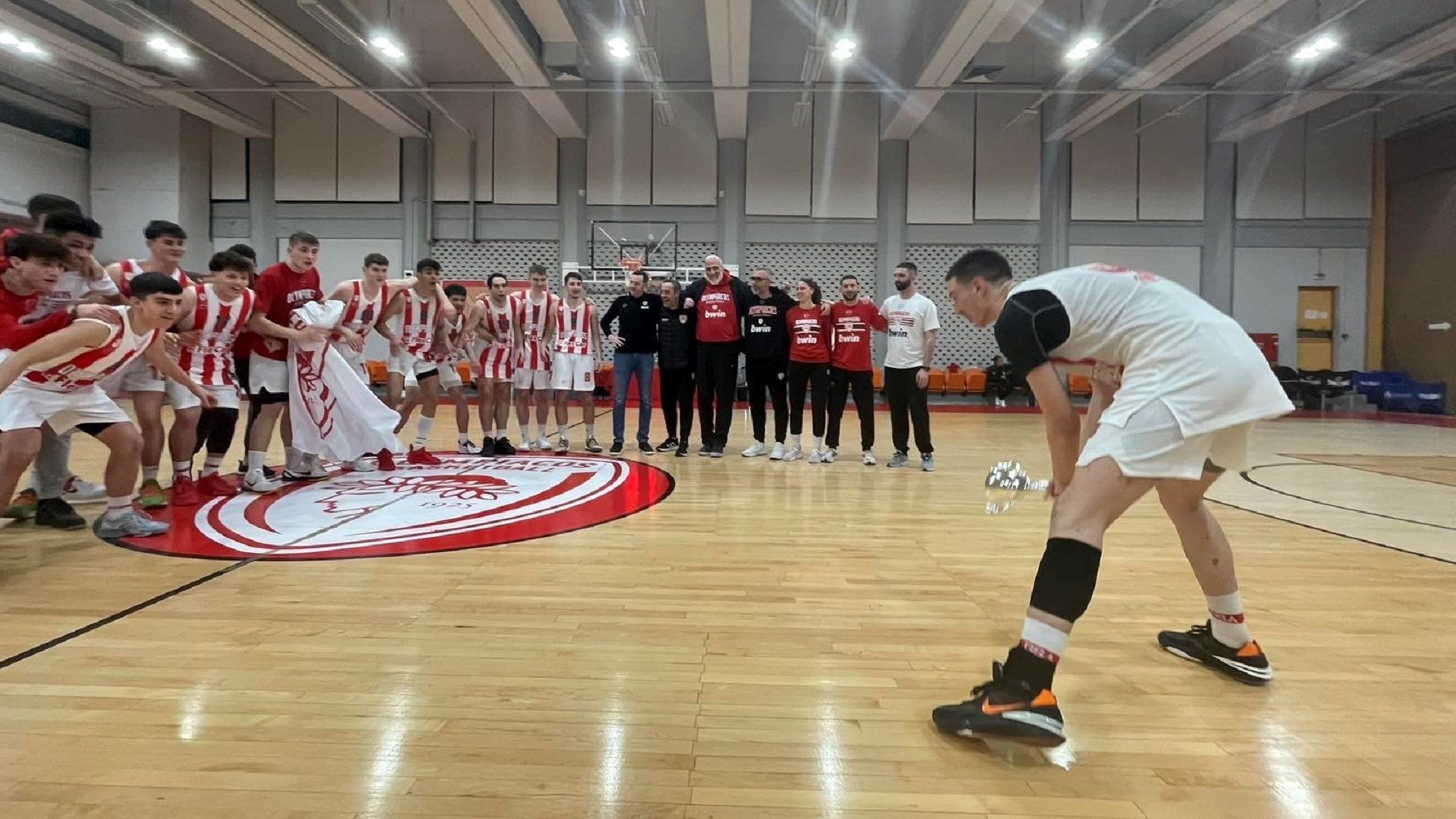 Πρωταθλητές ΕΣΚΑΝΑ με... σκούπα οι Έφηβοι! (pics)