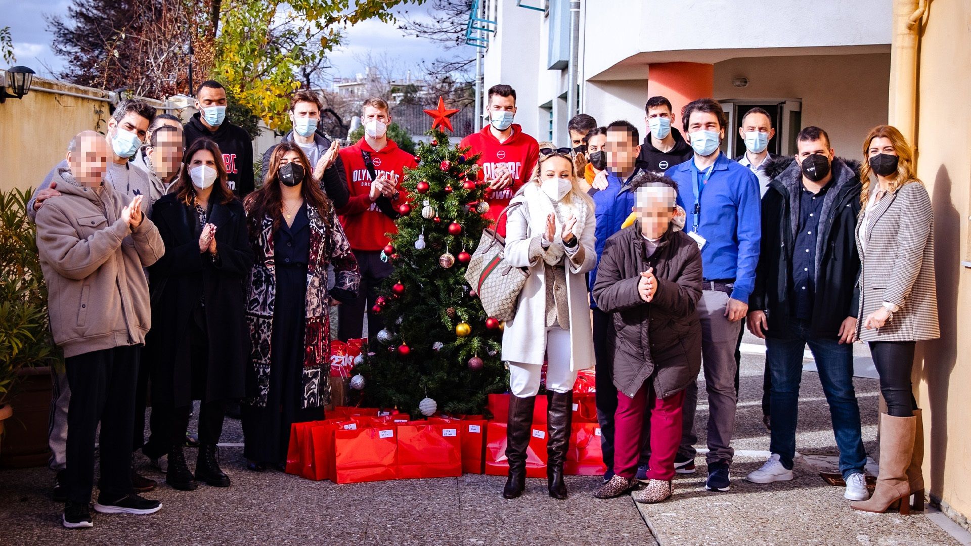 H bwin και οι παίκτες του Ολυμπιακού μοίρασαν «Χαρά» στο Κέντρο Ειδικών Ατόμων