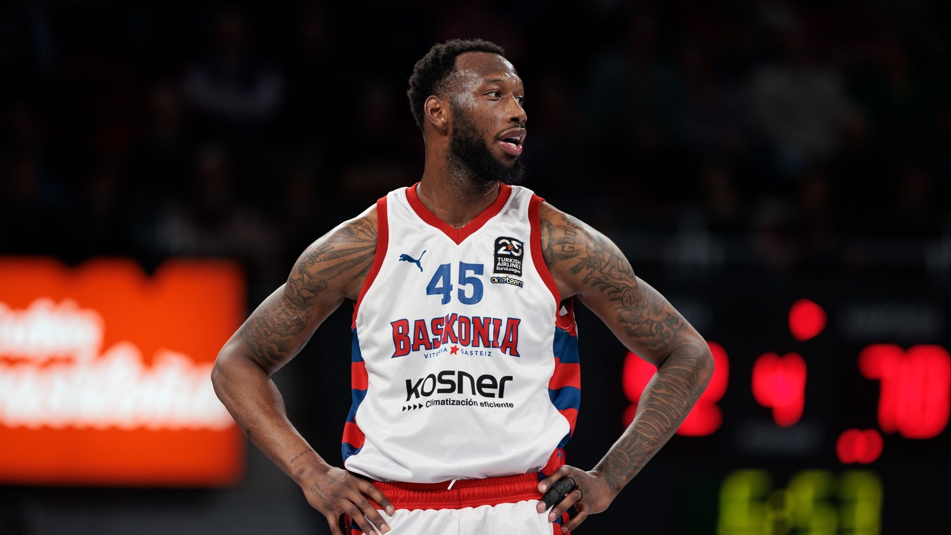 Χολ: «Να νιώθουν όλοι μέσα στο παρκέ ότι είμαι εκεί»