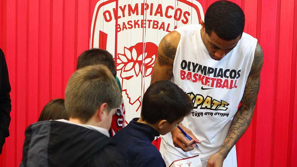 Τρίποντα… ανθρωπιάς από τον Γκριν