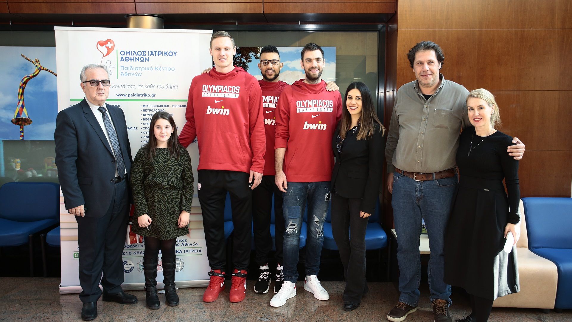 The ‘red’ visit to the Athens’s Medical Center (pics+vid)