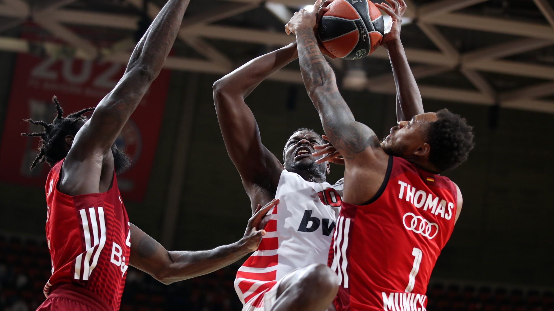 Επιστρέφει με το διπλό από το Μόναχο!