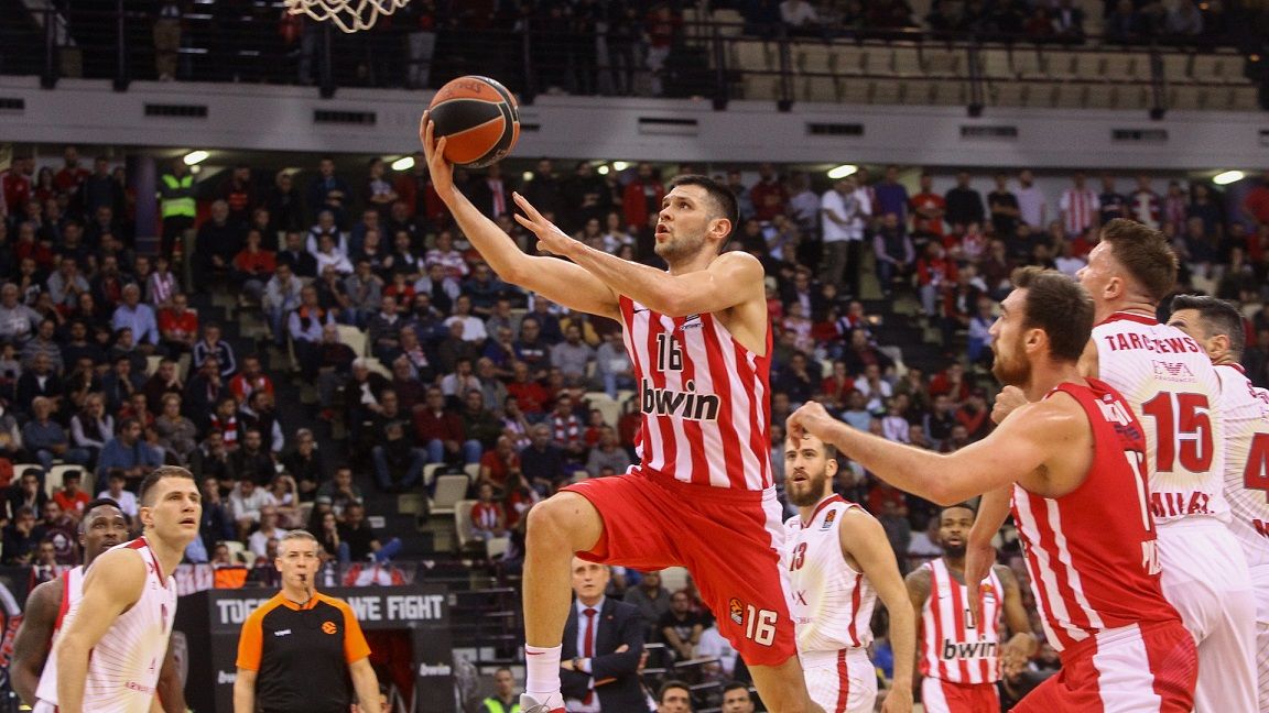 "Διέλυσε" την Αρμάνι!