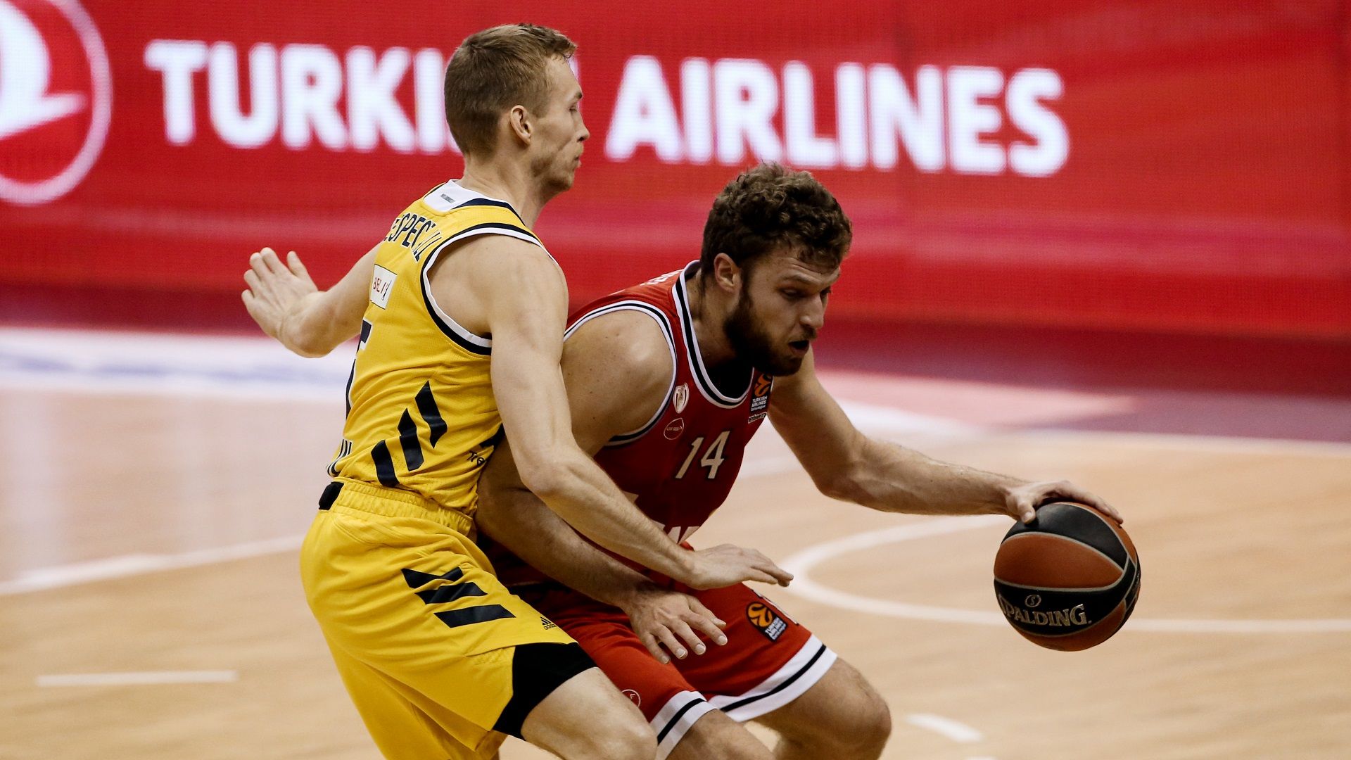 Διπλό στο Βερολίνο με ρεσιτάλ Βεζένκοφ!