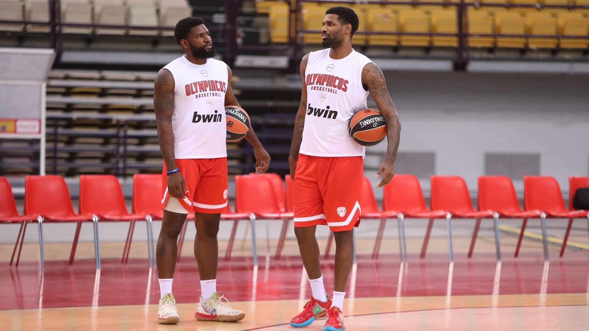 Η πρώτη επίσημη (vid+pics)