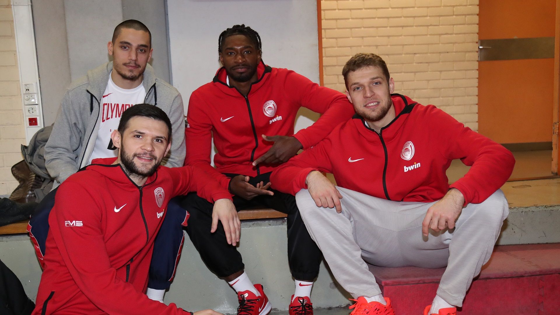 One Team: Cutting the New Year’s pie (pics + vid)