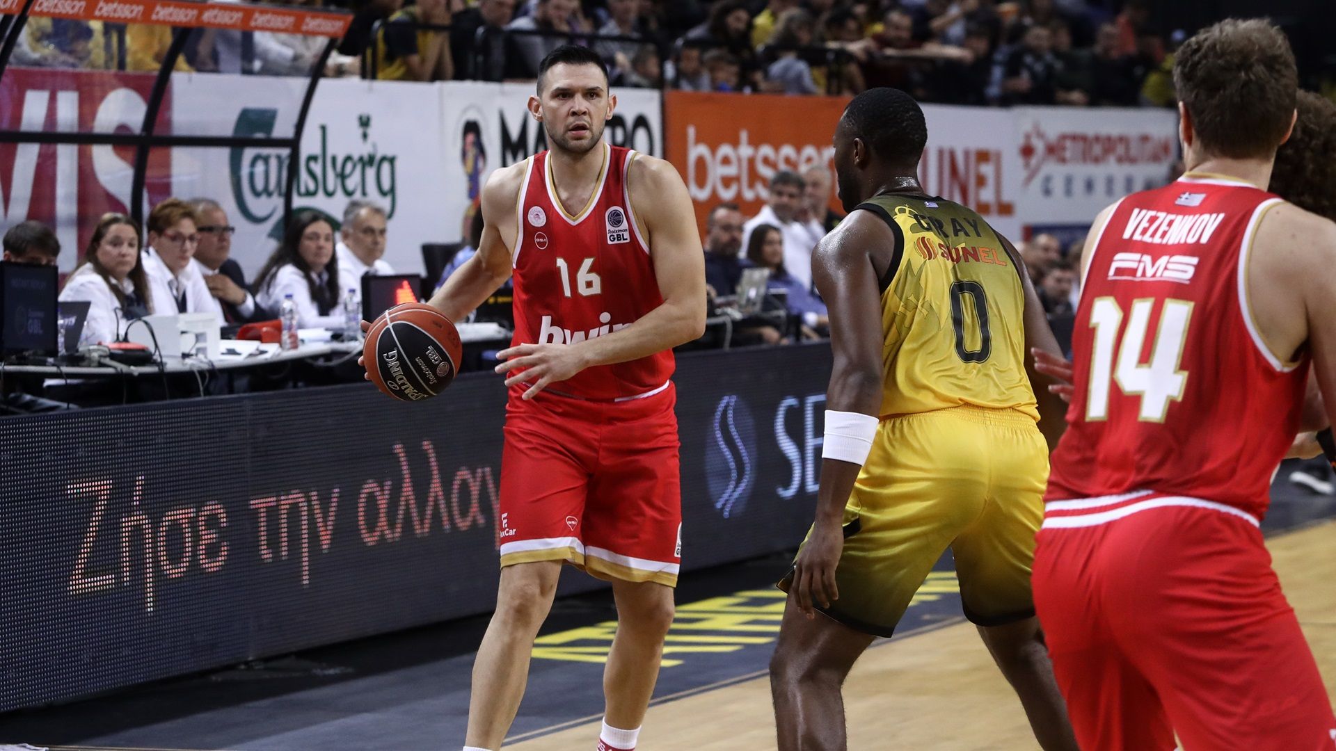 «Διπλό» στην έδρα της ΑΕΚ