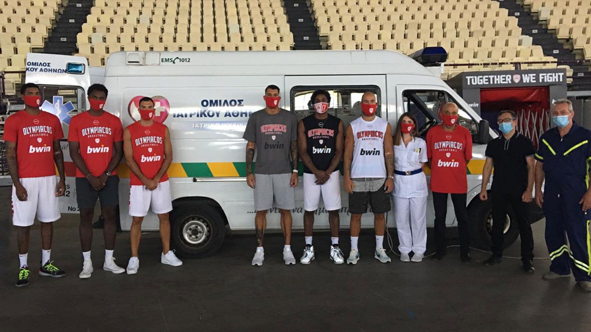 Υποβλήθηκαν σε ιατρικές εξετάσεις οι "ερυθρόλευκοι" (pics)