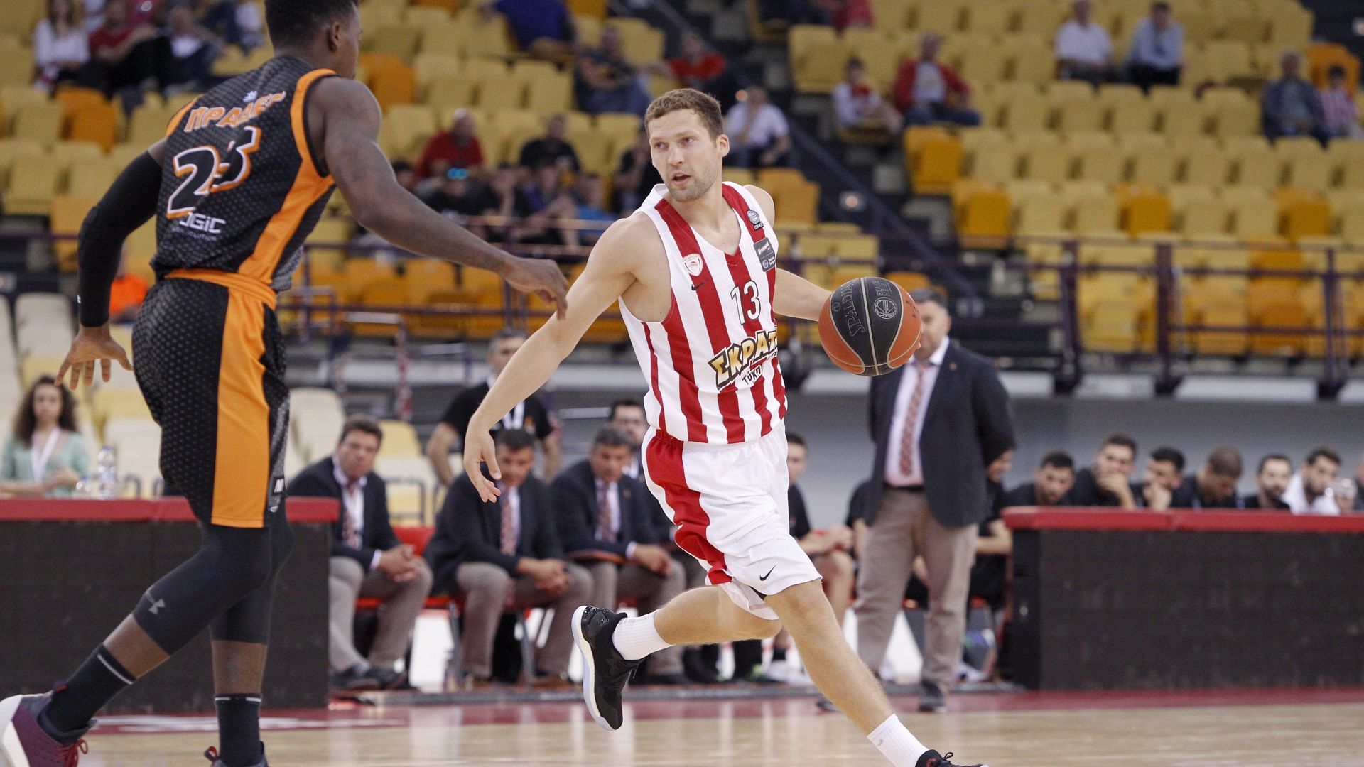 Με 100άρα "φορτσάρει" για πλέι οφ