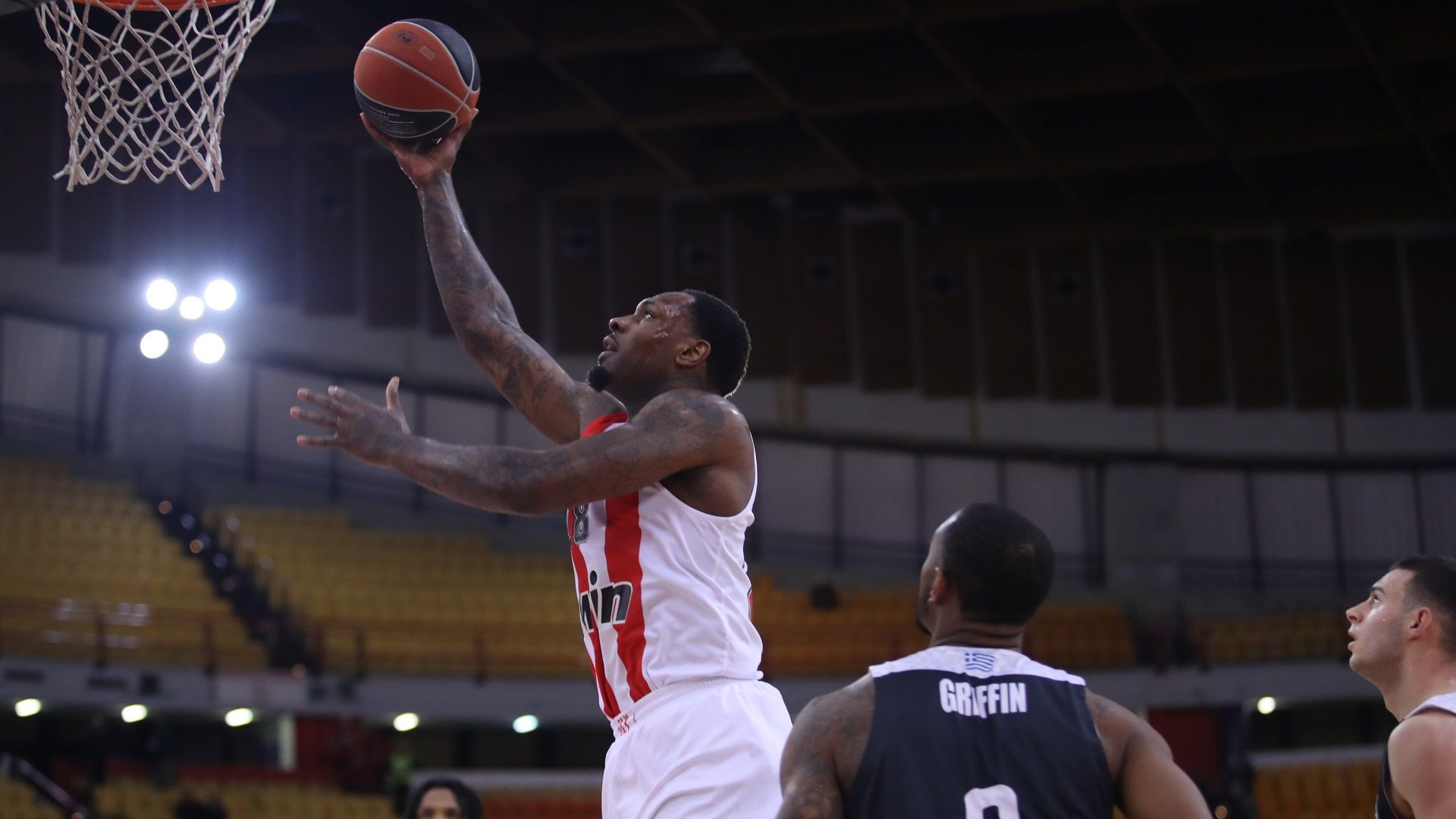 «Διέλυσε» τον Απόλλωνα και παρέμεινε αήττητος