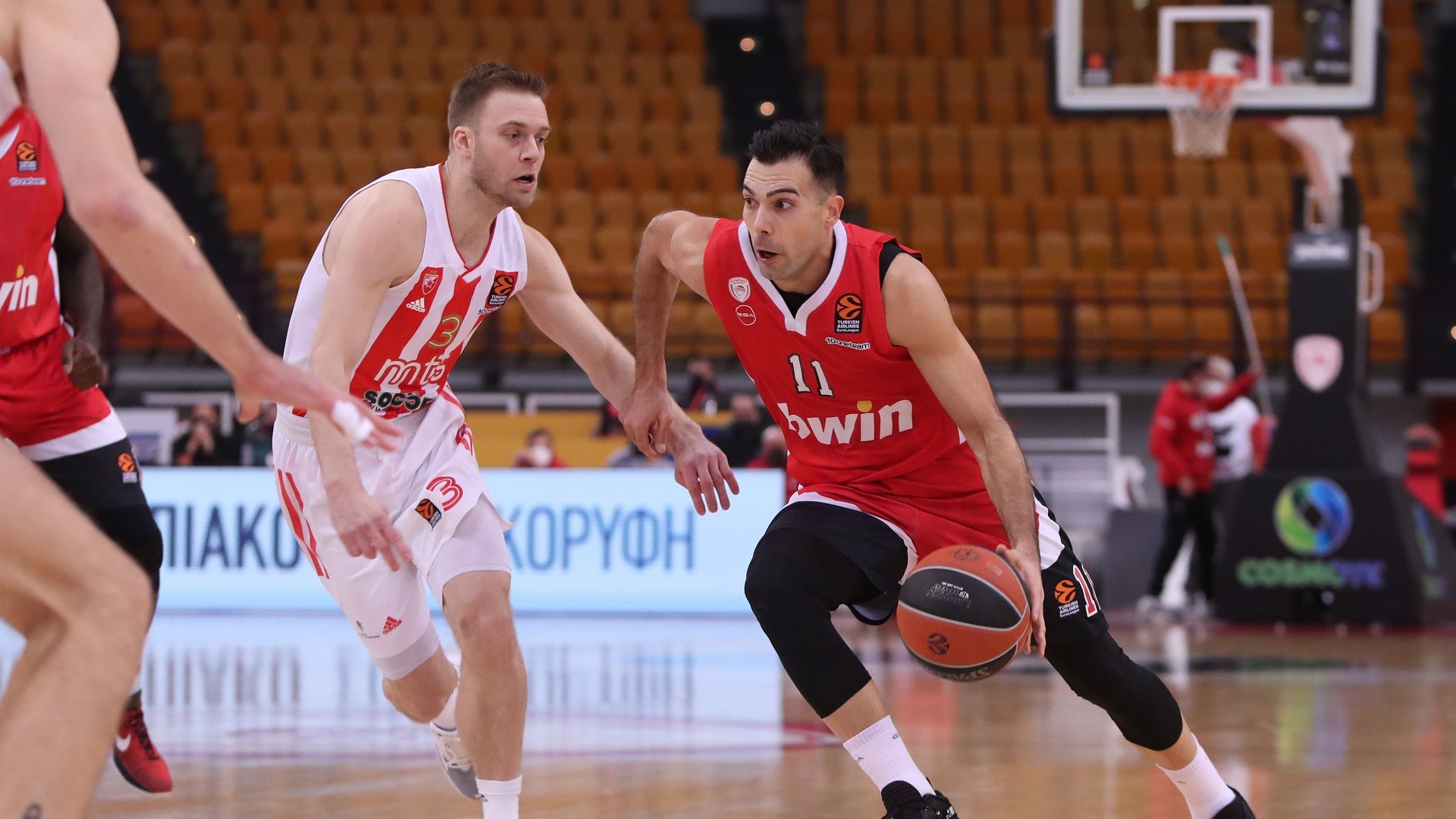 Δεν μπόρεσε να κρατήσει αλώβητο το ΣΕΦ