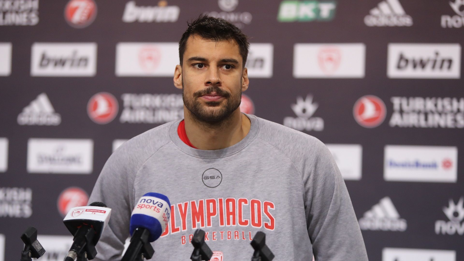 Πρίντεζης: «Να τελειώσουμε τη σεζόν με ψηλά το κεφάλι» (vid)