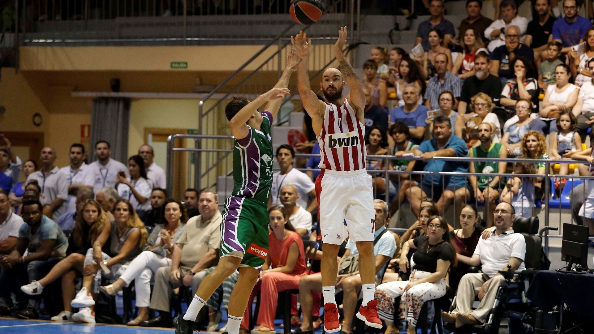 Άνετη νίκη επί της Ουνικάχα