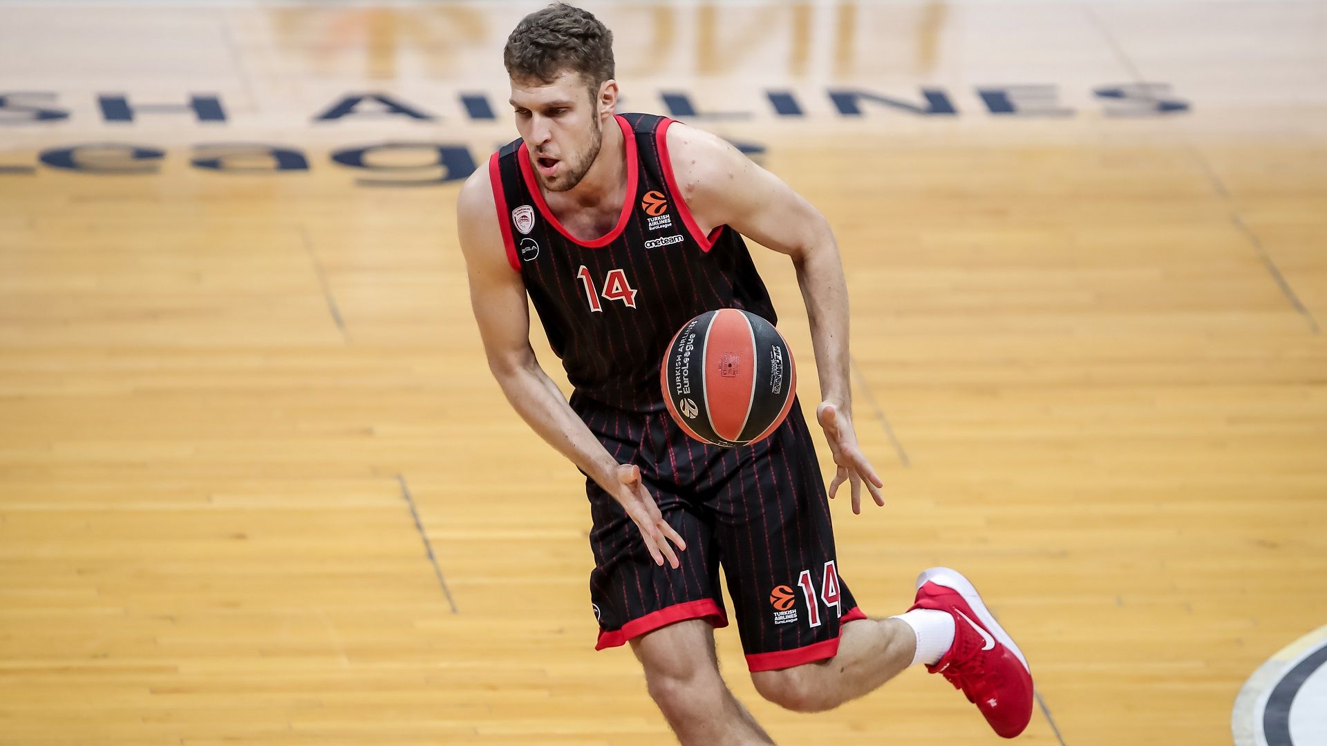 Ο Ολυμπιακός ηττήθηκε στην Κωνσταντινούπολη