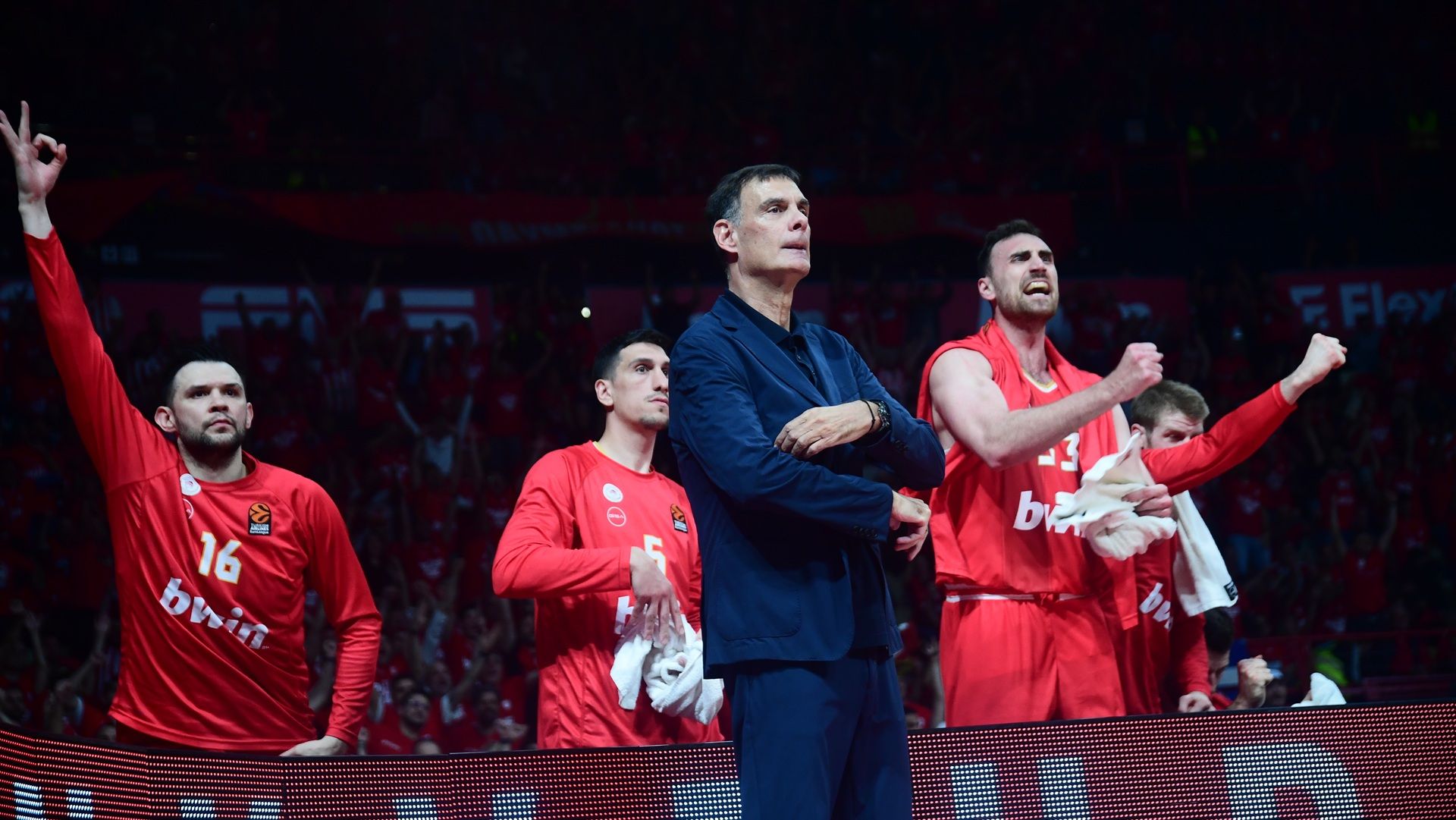 Μπαρτζώκας: «Συγχαρητήρια στους παίκτες και τον κόσμο» (vid)