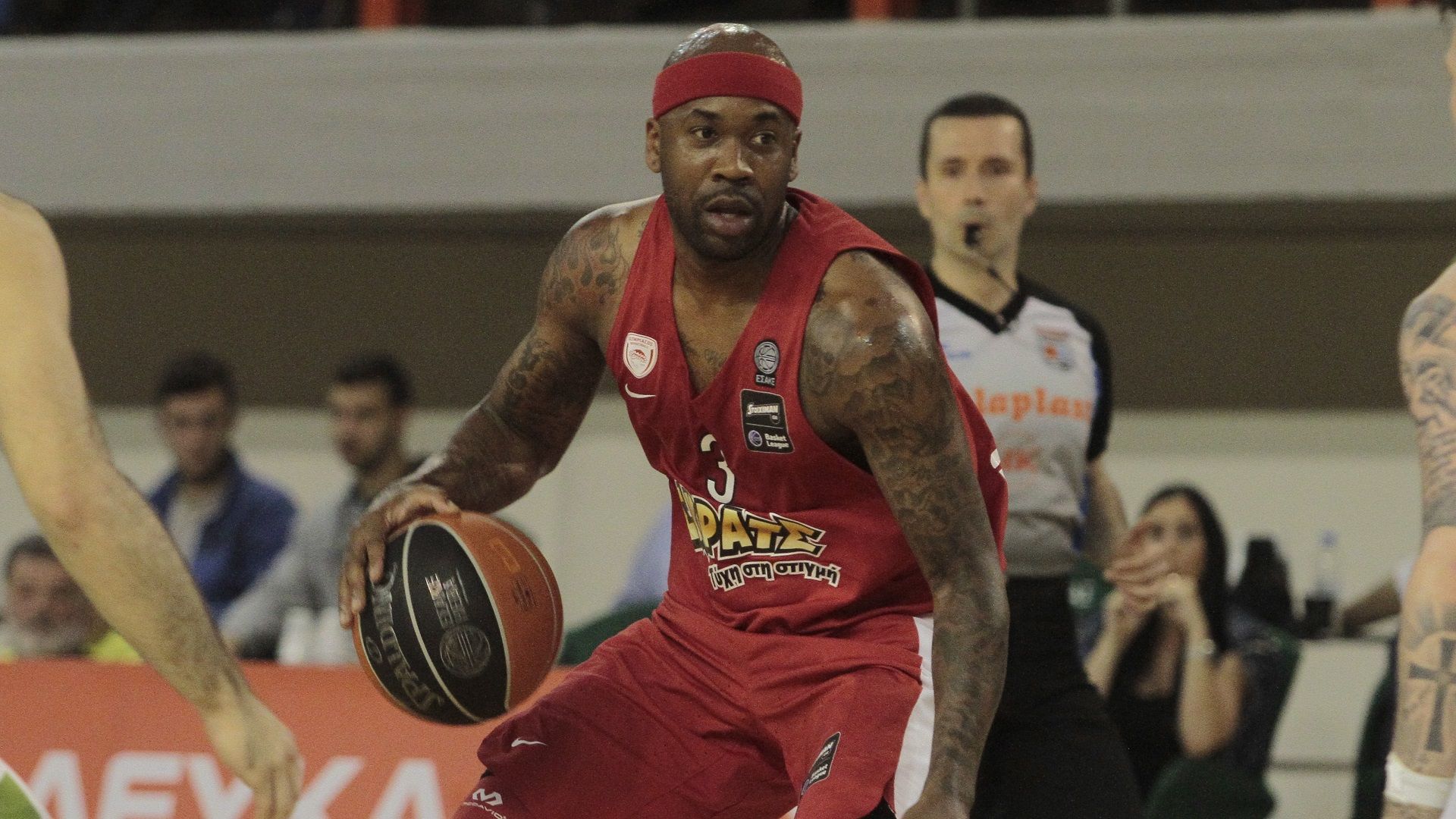 Διπλό και... βάπτισμα του πυρός για τον Τσουμάνη!