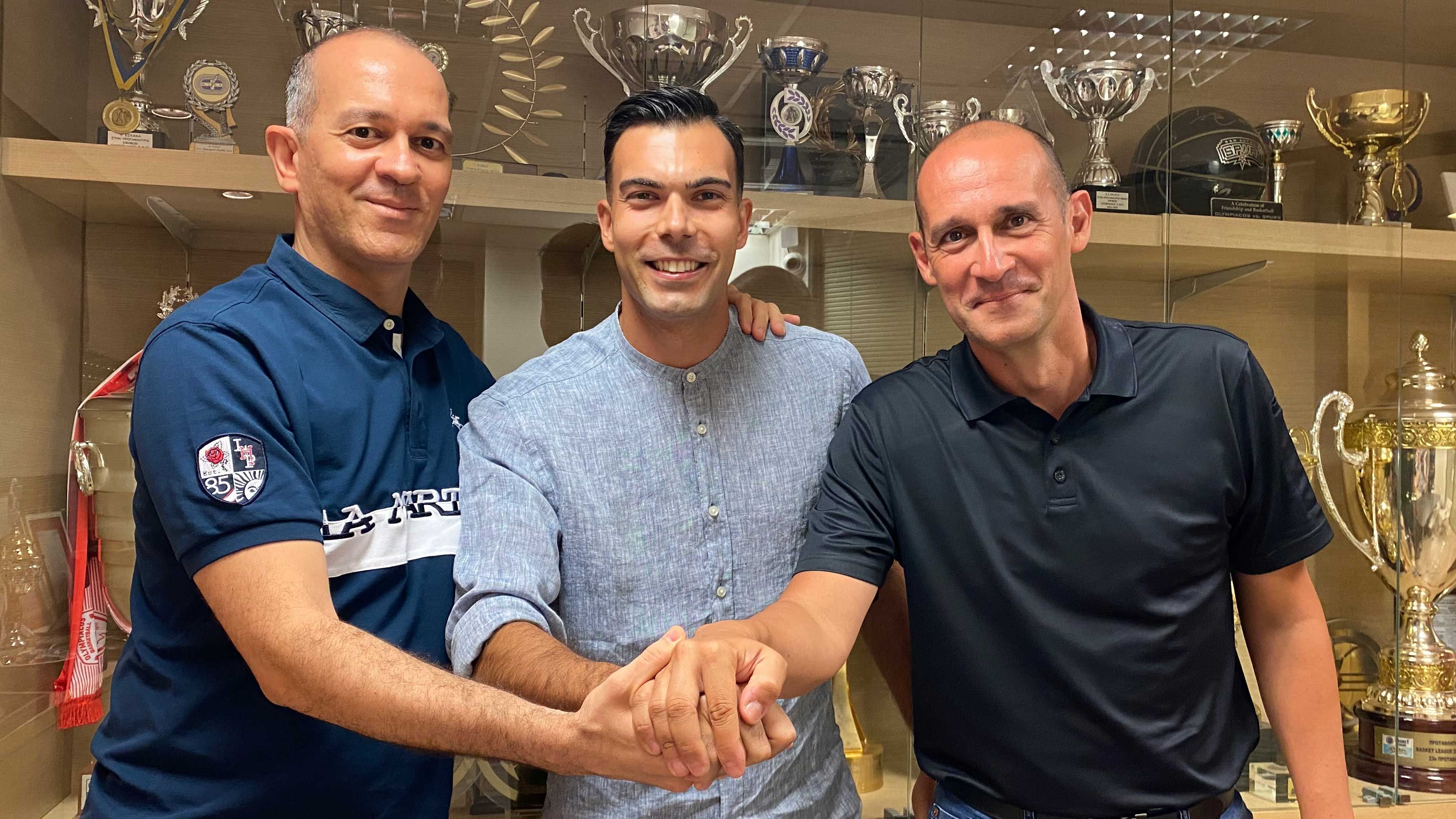 Sloukas returns home