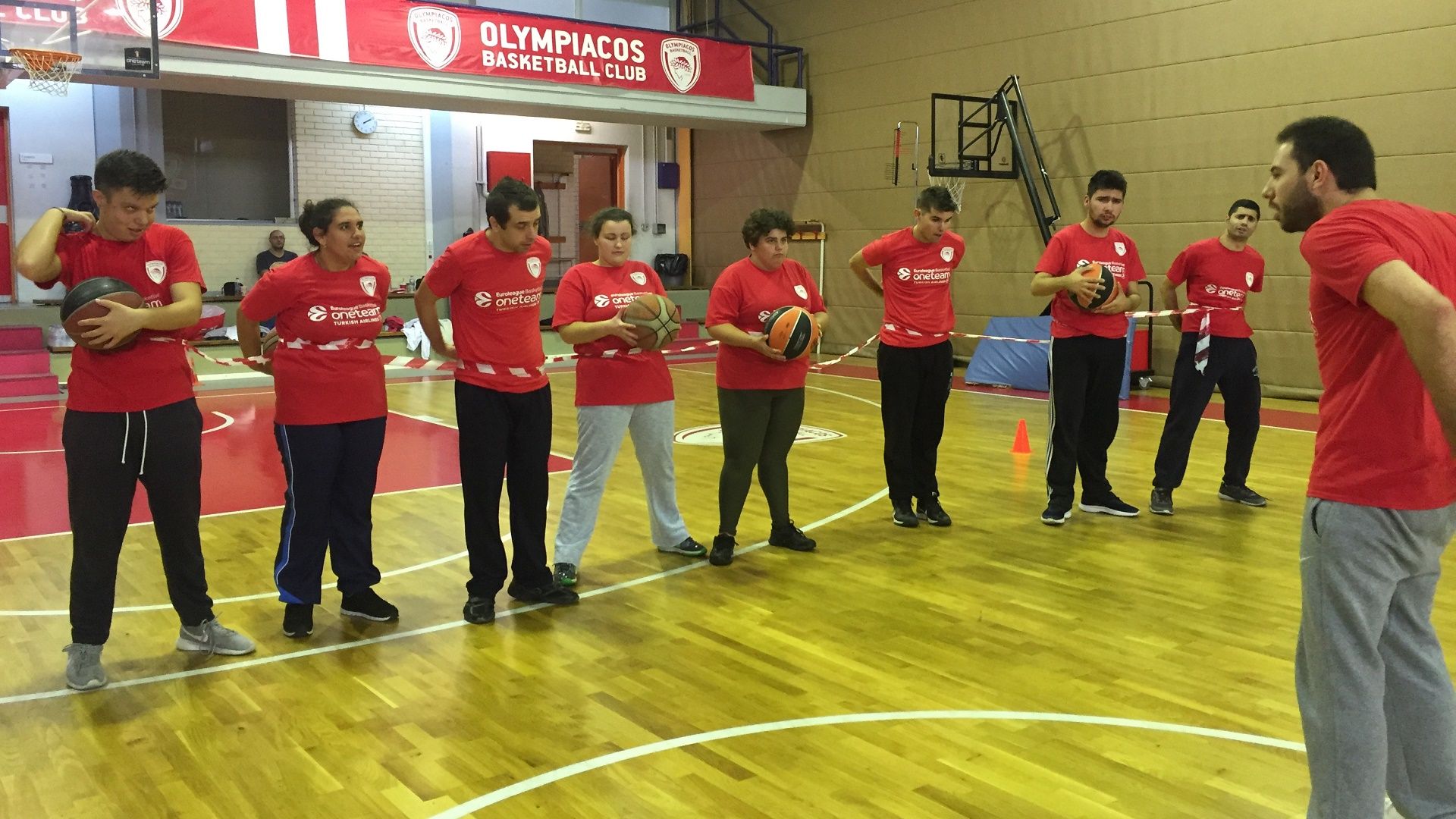 A practice with a message: «together as a fist»!