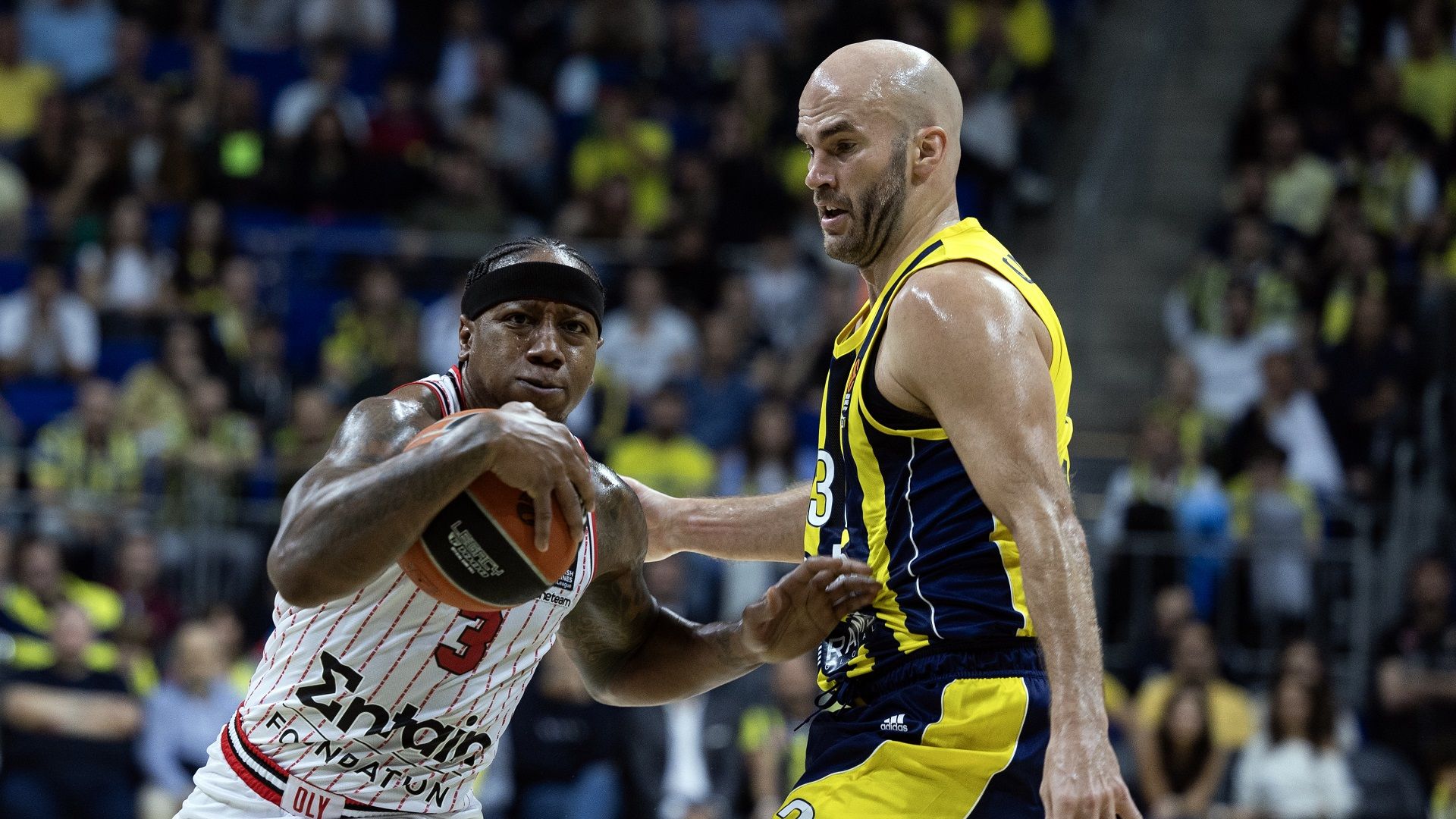 «Έπεσε» με ψηλά το κεφάλι στην Πόλη