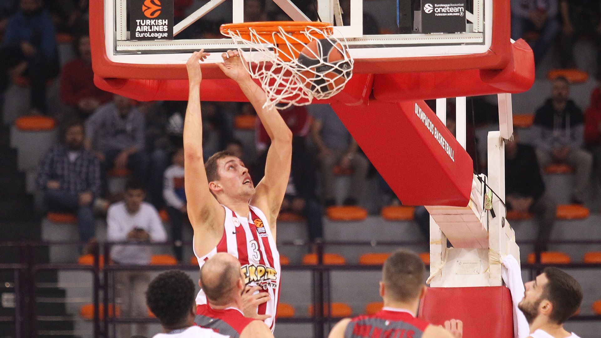 Νίκησε την Αρμάνι και ξεκίνησε με το δεξί!