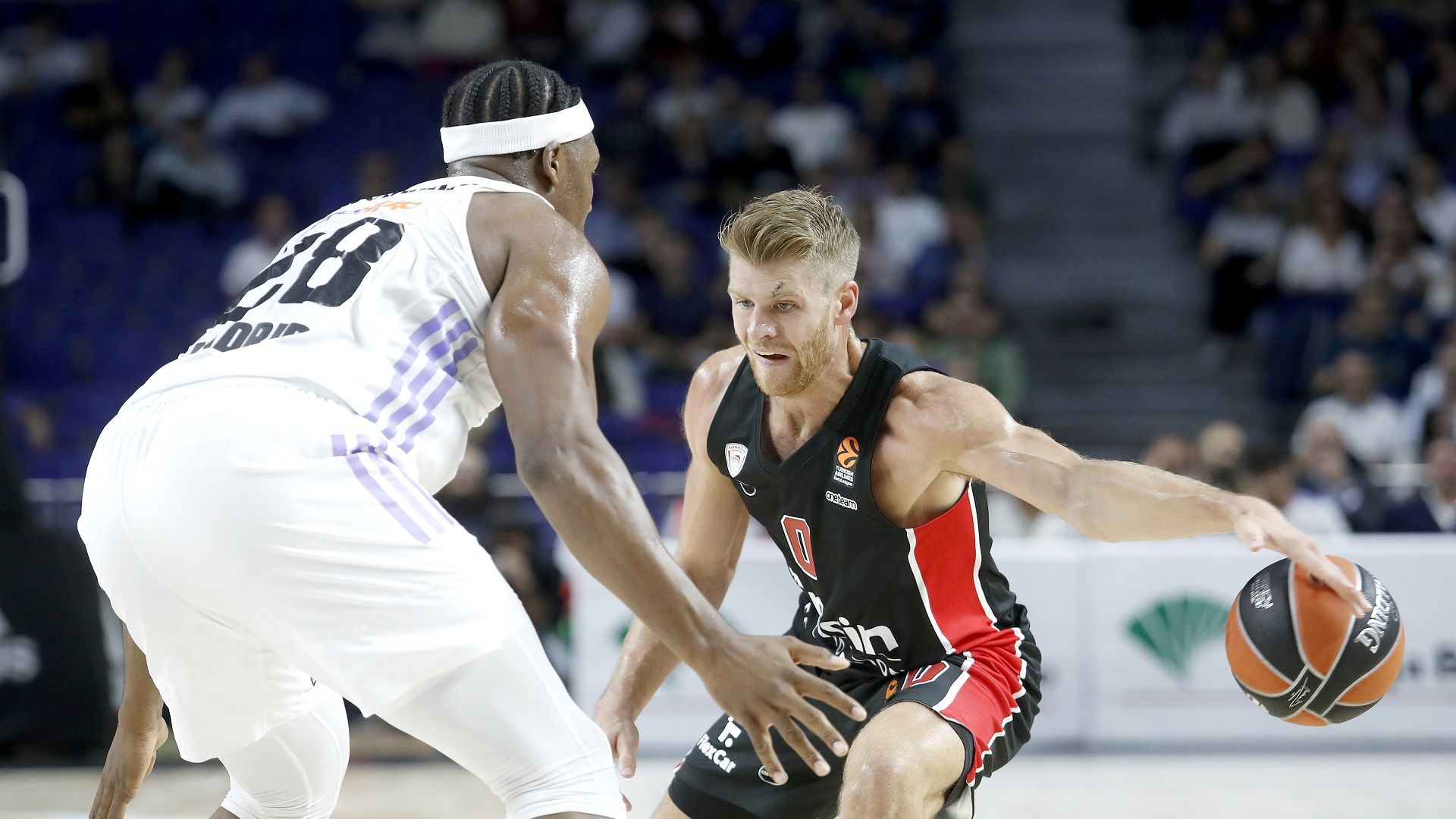 Ανάγκασε την Βασίλισσα σε υπόκλιση!