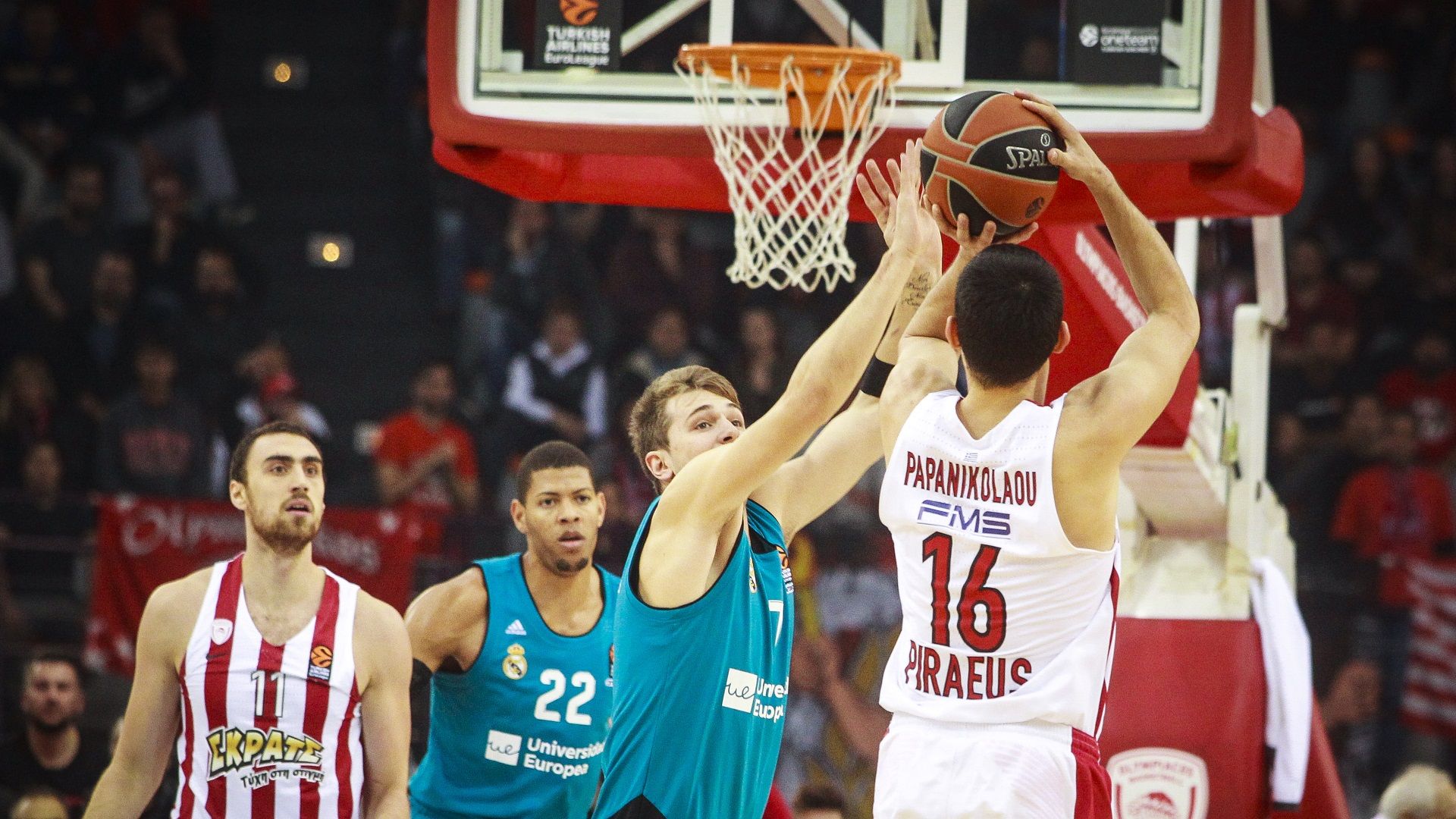 Δεν αφήνει την κορυφή!