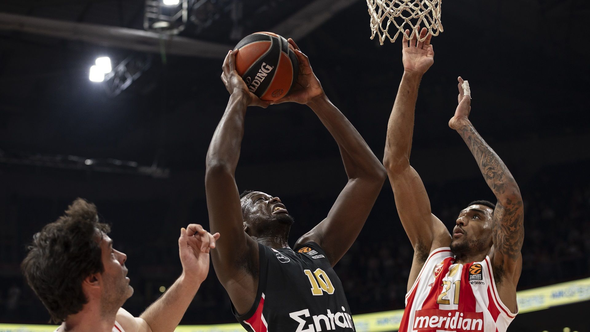 Πήρε το διπλό και πέρασε στους «8»!