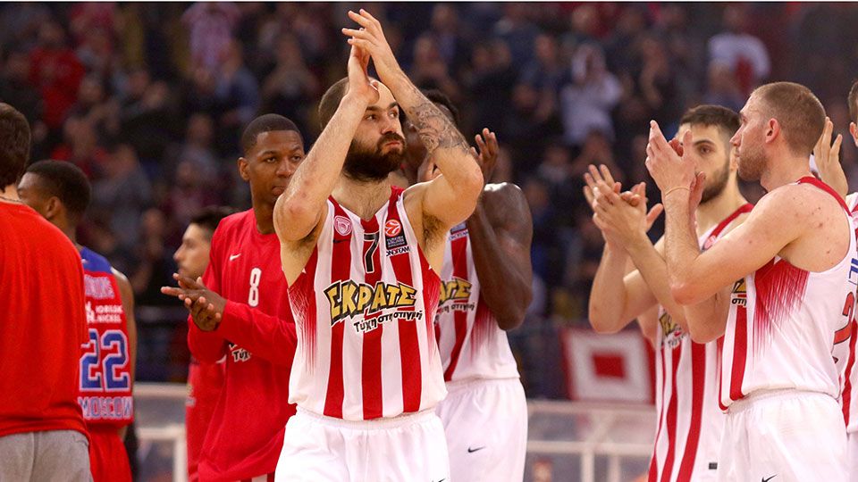 Ο κόσμος έβαλε την υπογραφή στον επίλογο