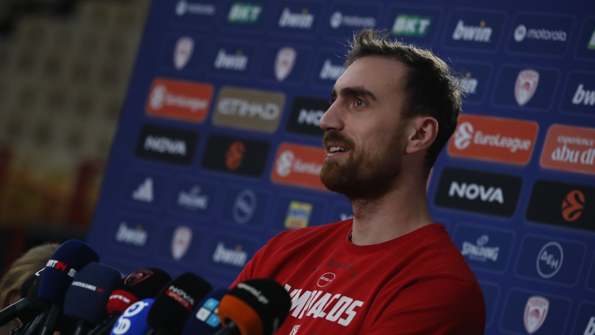 Μιλουτίνοφ: «Μεγάλη πρόκληση για εμάς η νίκη» (Vid)