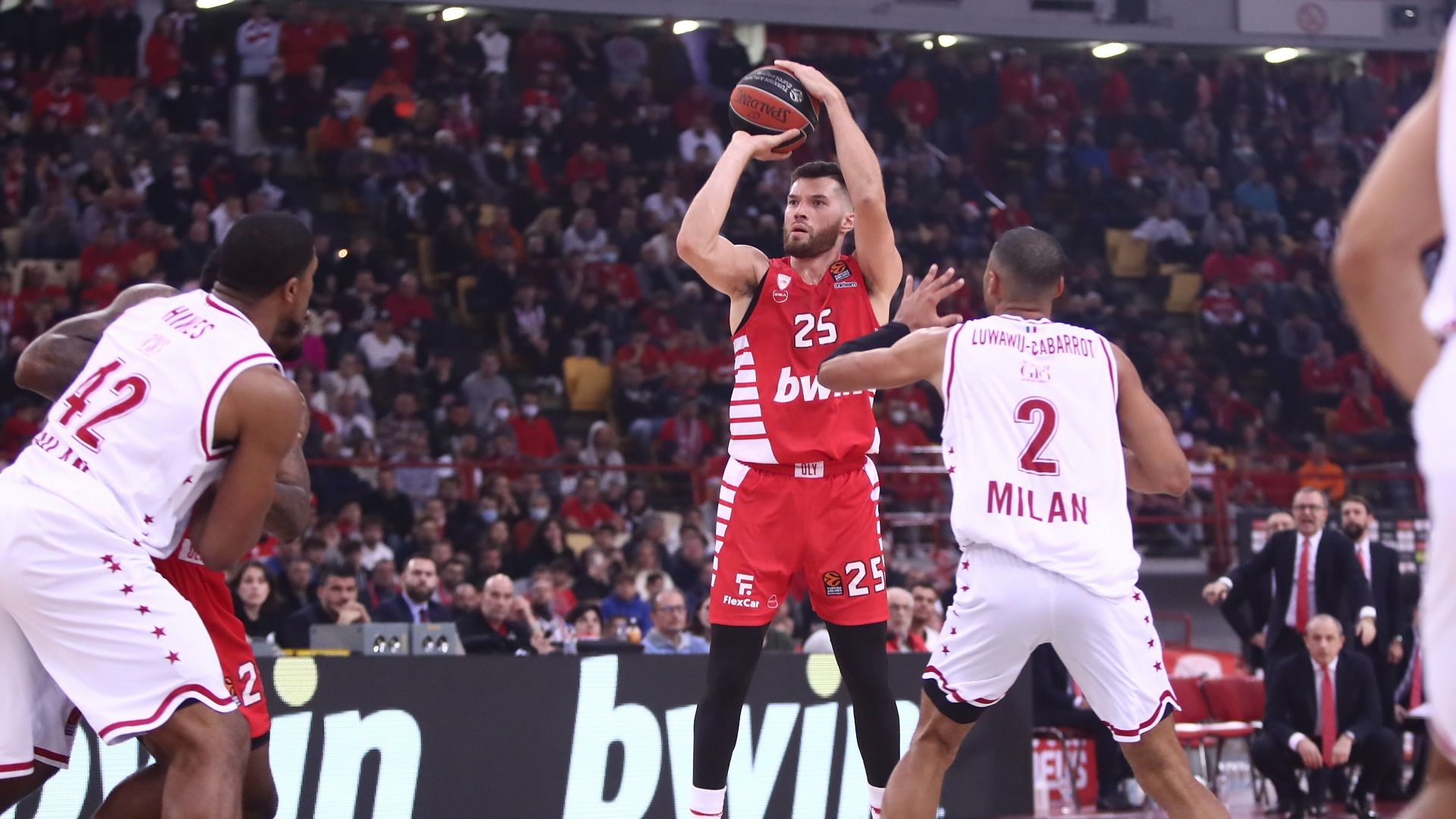 Άνετη νίκη επί της Αρμάνι, για καλή χρονιά!