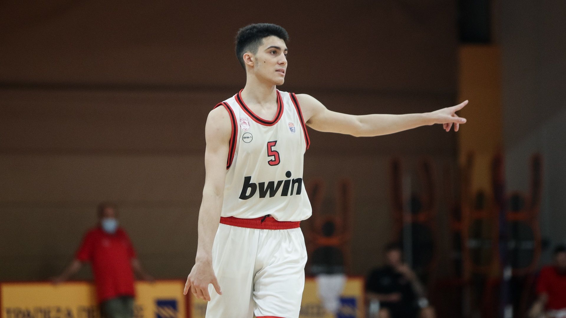 Nikolaidis on loan to Lavrio