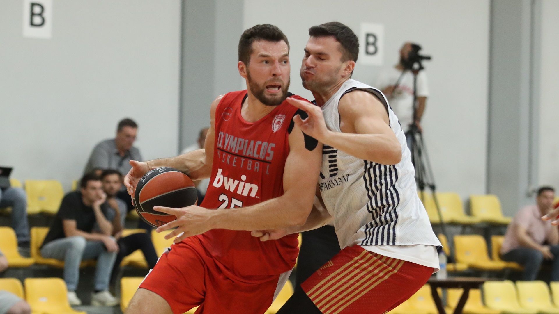 Φιλικό: Ολυμπιακός - Emporio Armani Milan 60-57