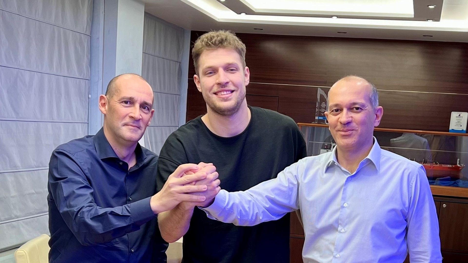 Sasha anchors in Piraeus till 2025!