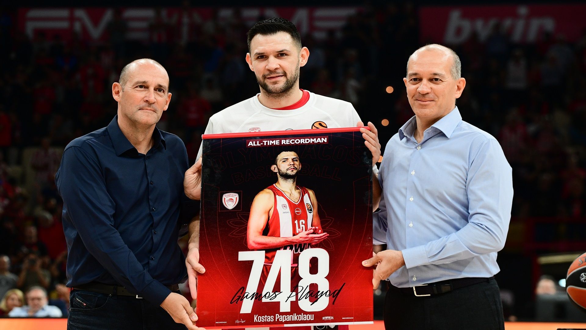 Οι Πρόεδρο τίμησαν τον αρχηγό!