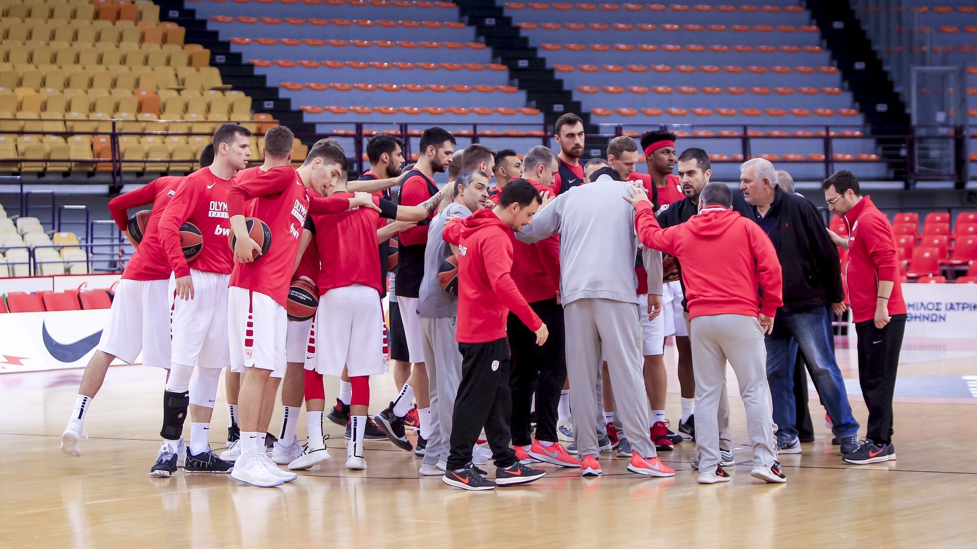 Μπλατ: «Ο κόσμος μας μας έχει βοηθήσει πολύ» (vid + pics)